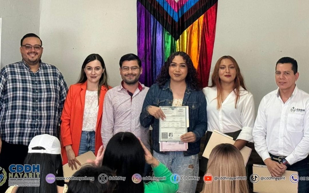 En el día del orgullo LGBT+ la CDDH Nayarit acompaña en la entrega de actas de cambio de identidad.