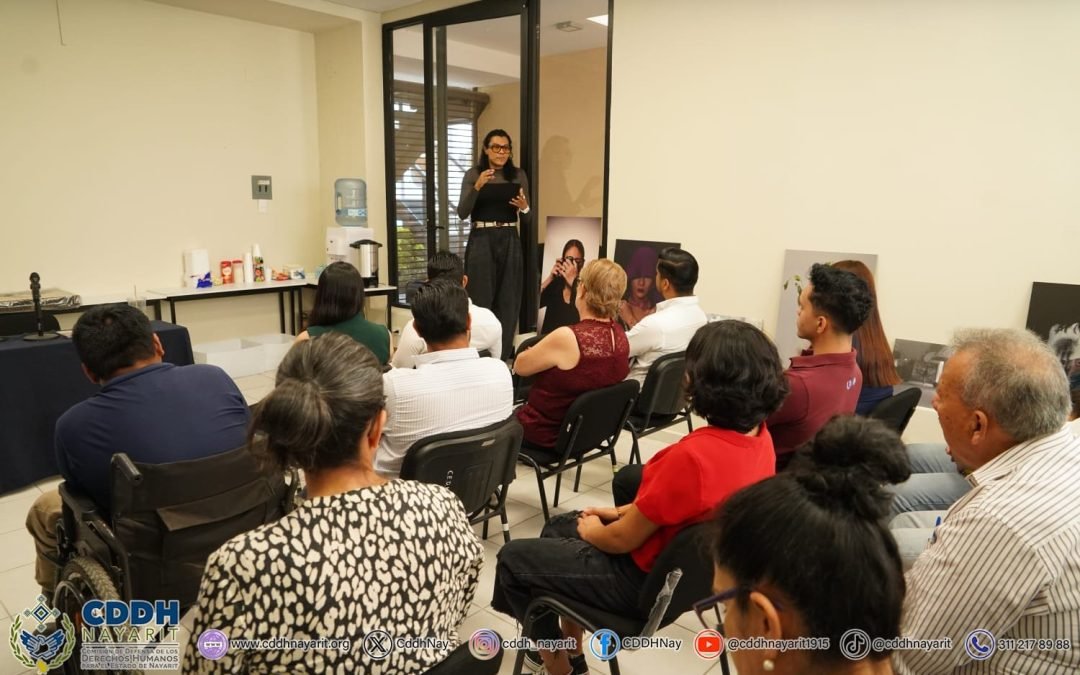 Personal de la Comisión de Defensa de los Derechos Humanos para el Estado de Nayarit recibió la capacitación 𝗩𝗜𝗛: 𝗜𝗻𝘀𝘁𝗶𝘁𝘂𝗰𝗶𝗼𝗻𝗮𝗹 𝗳𝗿𝗲𝗻𝘁𝗲 𝗮 𝗹𝗼 𝗖𝗼𝗺𝘂𝗻𝗶𝘁𝗮𝗿𝗶𝗼❞