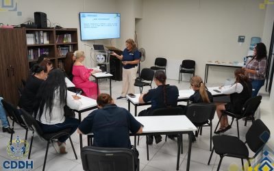 Conferencia “𝗗𝗶𝗴𝗻𝗶𝗱𝗮𝗱 𝗱𝗲 𝗹𝗮𝘀 𝗺𝘂𝗷𝗲𝗿𝗲𝘀 𝘆 𝗱𝗲𝗿𝗲𝗰𝗵𝗼𝘀 𝗵𝘂𝗺𝗮𝗻𝗼𝘀”