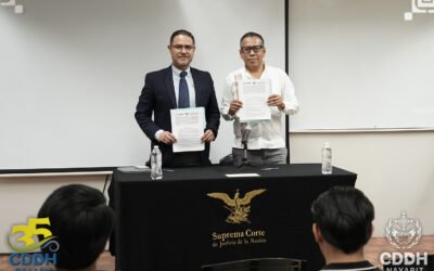 El 𝗗𝗿. 𝗖𝗮𝗿𝗹𝗼𝘀 𝗔𝗹𝗯𝗲𝗿𝘁𝗼 𝗣𝗿𝗶𝗲𝘁𝗼 𝗚𝗼𝗱𝗼𝘆 firma carta compromiso con el titular de la Casa de los Saberes Jurídicos