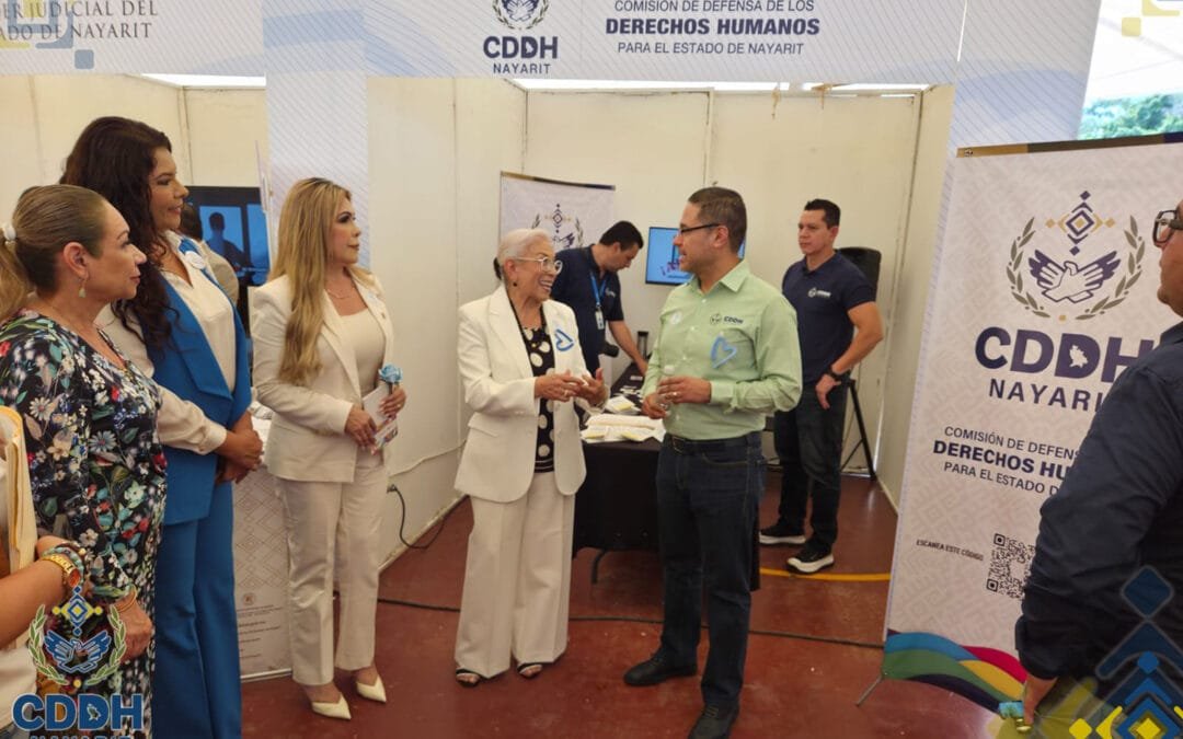 𝗟𝗮 𝗖𝗼𝗺𝗶𝘀𝗶ó𝗻 𝗱𝗲 𝗗𝗲𝗳𝗲𝗻𝘀𝗮 𝗱𝗲 𝗹𝗼𝘀 𝗗𝗲𝗿𝗲𝗰𝗵𝗼𝘀 𝗛𝘂𝗺𝗮𝗻𝗼𝘀 𝗽𝗮𝗿𝗮 𝗲𝗹 𝗘𝘀𝘁𝗮𝗱𝗼 𝗱𝗲 𝗡𝗮𝘆𝗮𝗿𝗶𝘁, encabezada por su presidente, Dr. Carlos Alberto Prieto Godoy, se sumó a la 𝗙𝗲𝗿𝗶𝗮 𝗜𝗻𝗳𝗼𝗿𝗺𝗮𝘁𝗶𝘃𝗮 𝗼𝗿𝗴𝗮𝗻𝗶𝘇𝗮𝗱𝗮 𝗽𝗼𝗿 𝗲𝗹 𝗗𝗜𝗙 𝗡𝗮𝘆𝗮𝗿𝗶𝘁, desarrollada este miércoles en el Parque La Loma, 𝗲𝗻 𝗲𝗹 𝗺𝗮𝗿𝗰𝗼 𝗱𝗲𝗹 𝗗í𝗮 𝗠𝘂𝗻𝗱𝗶𝗮𝗹 𝗖𝗼𝗻𝘁𝗿𝗮 𝗹𝗮 𝗧𝗿𝗮𝘁𝗮 𝗱𝗲 𝗣𝗲𝗿𝘀𝗼𝗻𝗮𝘀.